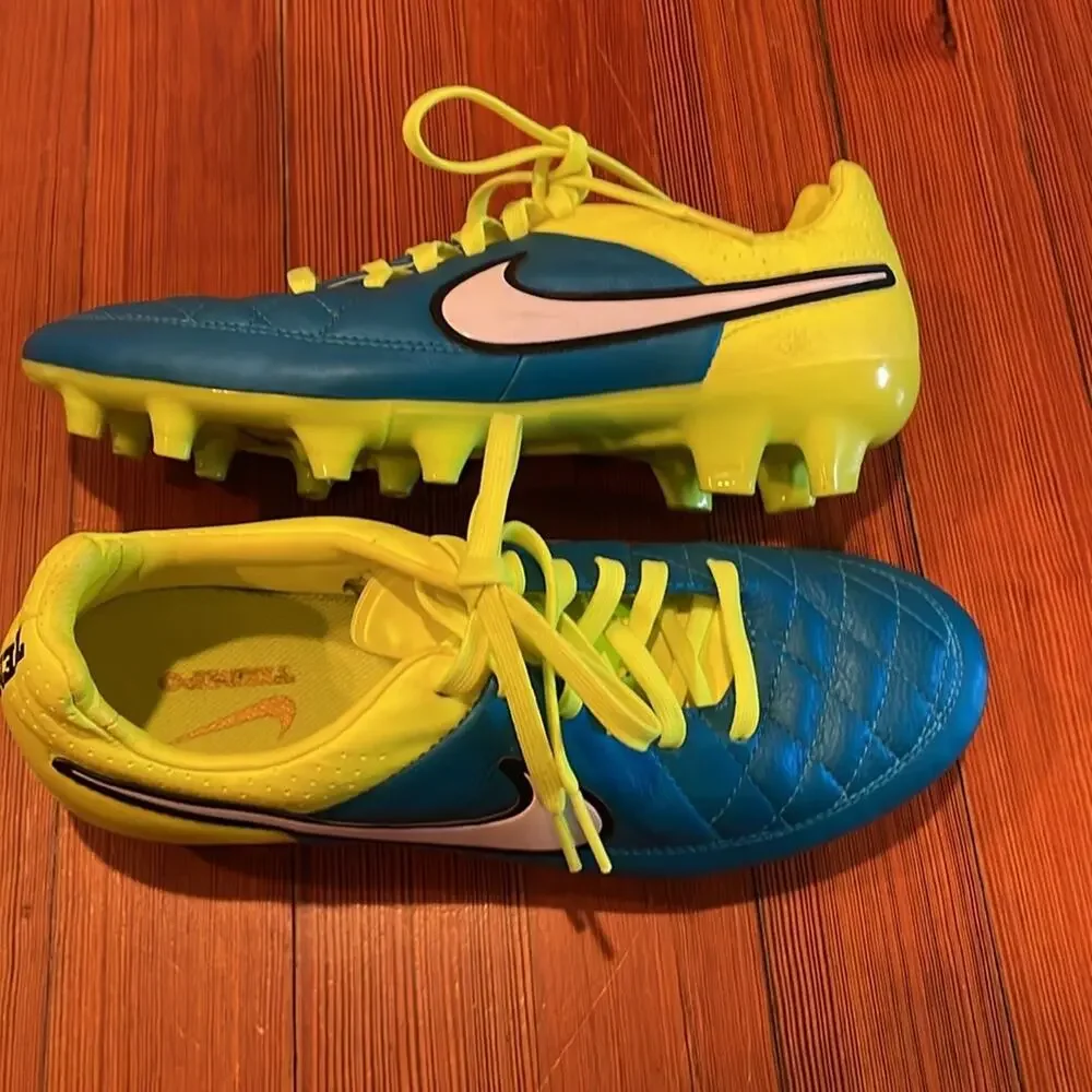 Women’s Nike Tiempo Legacy FG Cleats 630547-400 Tagged 8 Fits like a 6/6.5